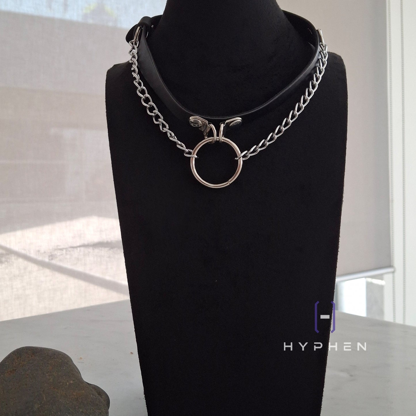 The Bond Choker